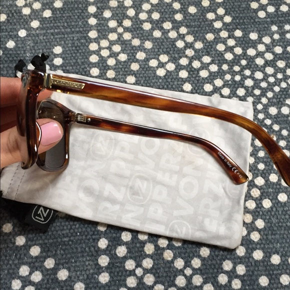 Von Zipper Castaway 🌻 - Picture 3 of 4